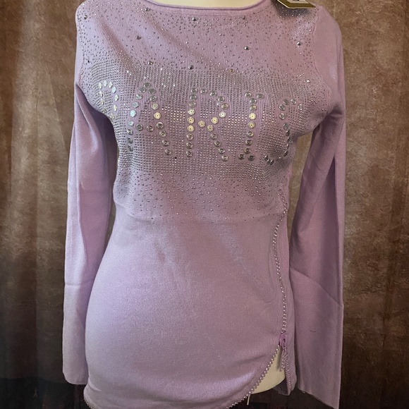 Sweaters - Picture 8 of 9